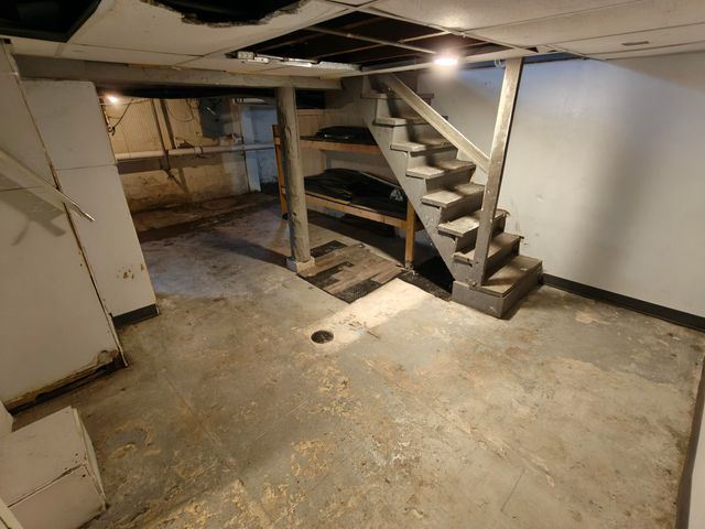 3839 Roche Street, Hobart, IN 46342