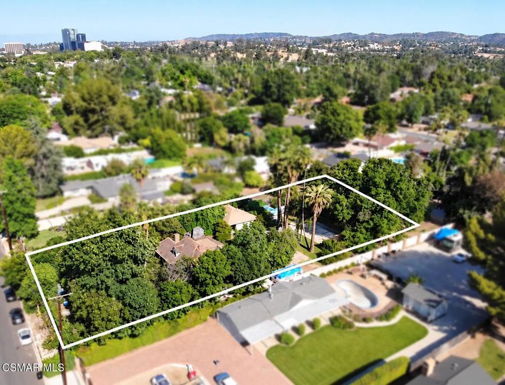 22722 Erwin Street, Woodland Hills, CA 91367