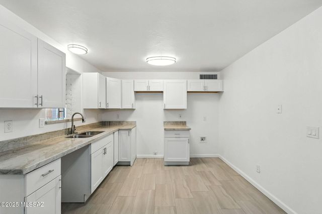 2860 W Calle Del Huerto, Tucson, AZ 85741