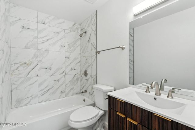 2860 W Calle Del Huerto, Tucson, AZ 85741