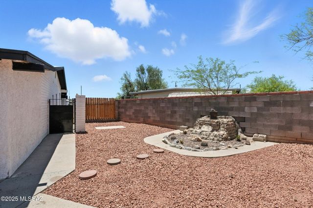 2860 W Calle Del Huerto, Tucson, AZ 85741
