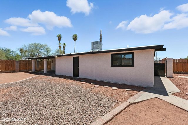 2860 W Calle Del Huerto, Tucson, AZ 85741
