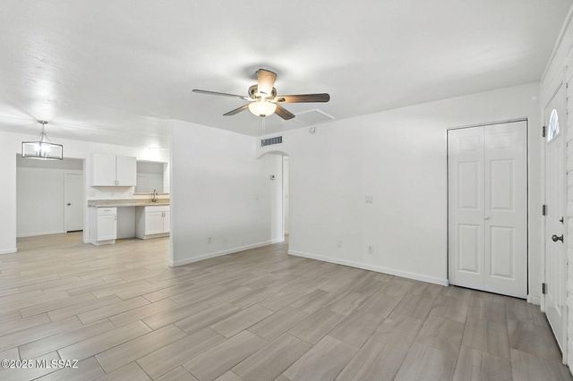 2860 W Calle Del Huerto, Tucson, AZ 85741