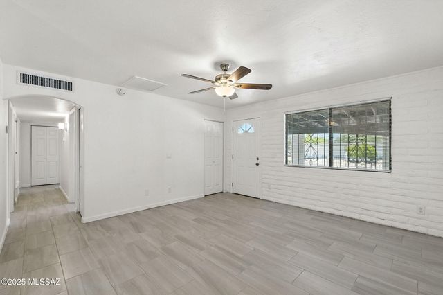 2860 W Calle Del Huerto, Tucson, AZ 85741