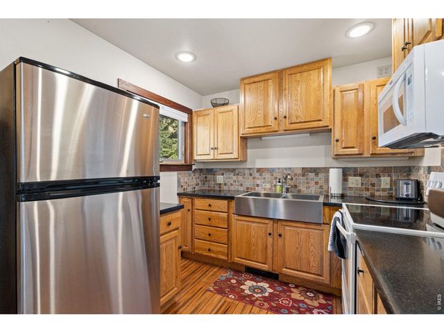 225 Meadow Ln, Bellvue, CO 80512