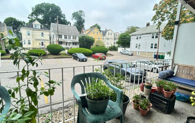 73 Charlesbank Rd 201, Newton, MA 02458