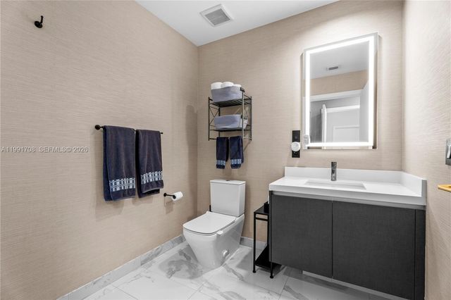 851 NE 1 Ave 4307, Miami, FL 33132