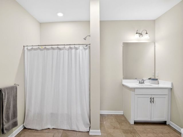 4 Peters Farm Way 206, Westborough, MA 01581