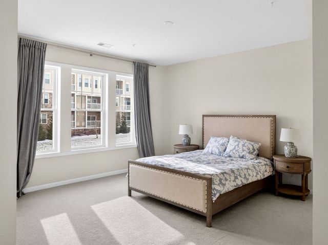 4 Peters Farm Way 206, Westborough, MA 01581