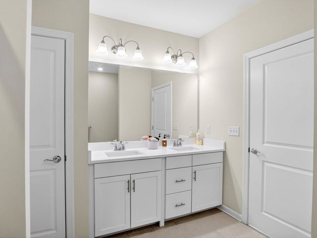 4 Peters Farm Way 206, Westborough, MA 01581