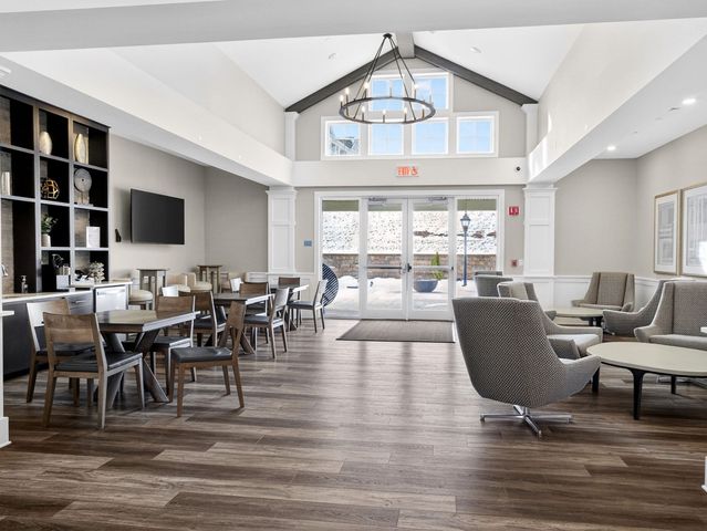4 Peters Farm Way 206, Westborough, MA 01581