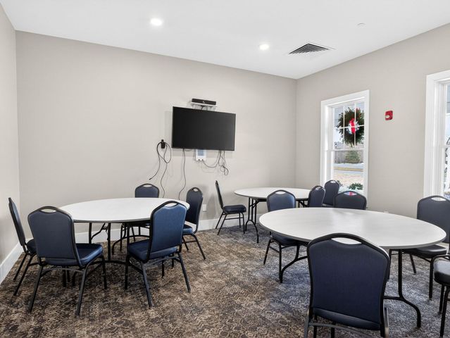 4 Peters Farm Way 206, Westborough, MA 01581