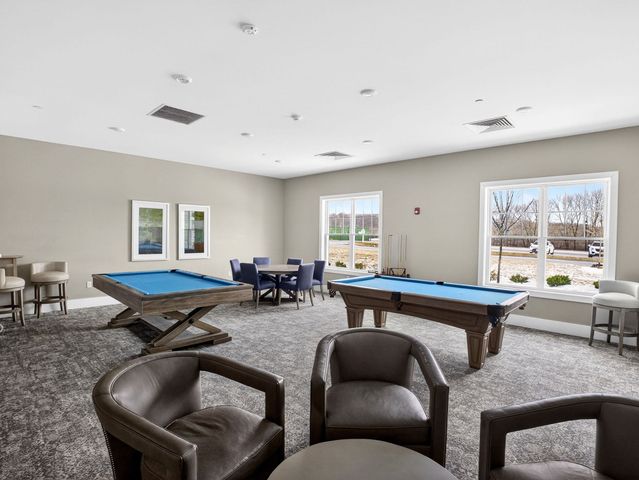 4 Peters Farm Way 206, Westborough, MA 01581