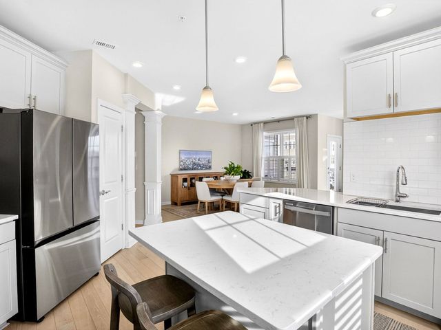 4 Peters Farm Way 206, Westborough, MA 01581