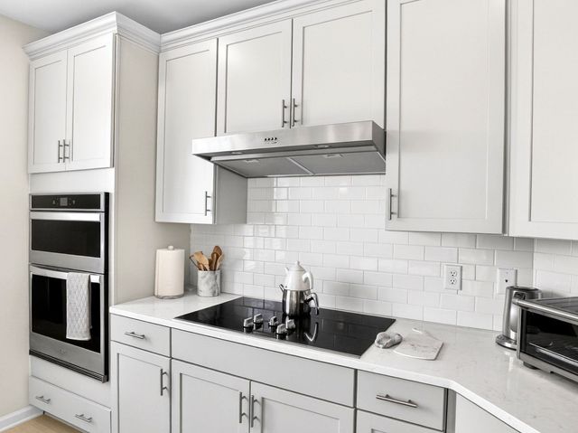 4 Peters Farm Way 206, Westborough, MA 01581