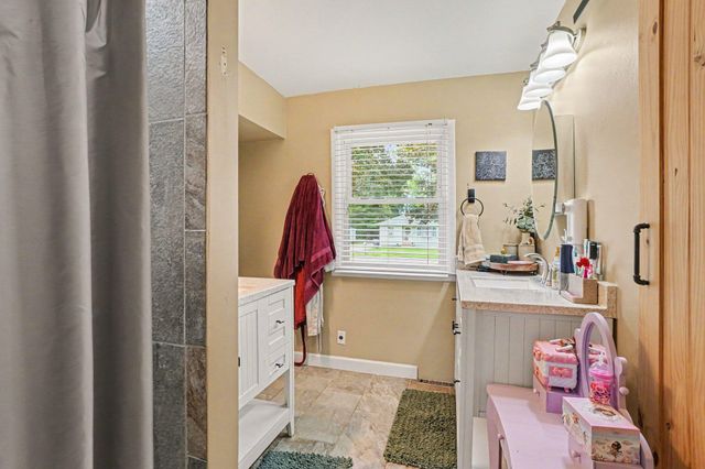 319 W North Street, Paw Paw, MI 49079