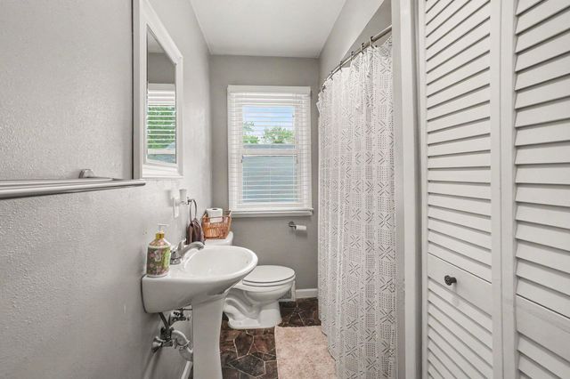 319 W North Street, Paw Paw, MI 49079