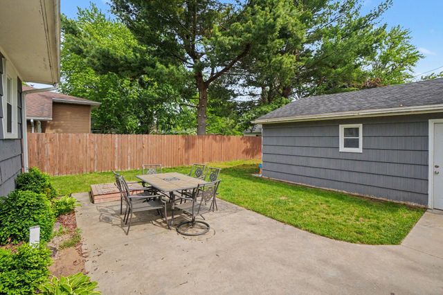 319 W North Street, Paw Paw, MI 49079