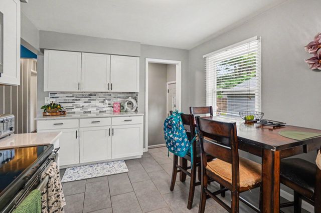319 W North Street, Paw Paw, MI 49079