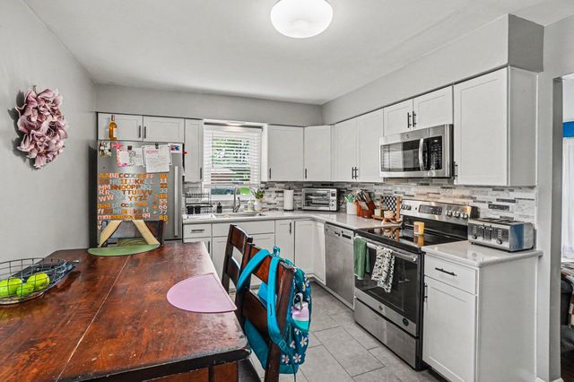 319 W North Street, Paw Paw, MI 49079