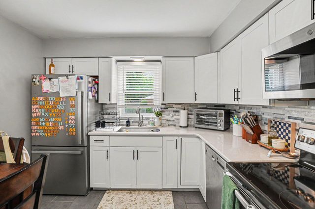 319 W North Street, Paw Paw, MI 49079