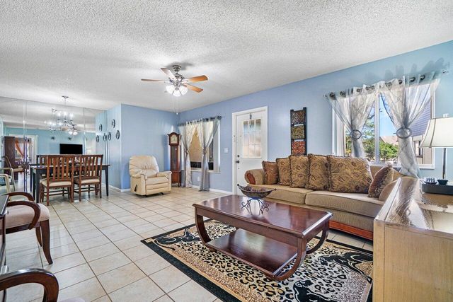 407 Pine Glen Lane B-1, Greenacres, FL 33463