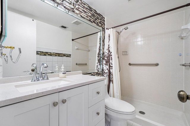 407 Pine Glen Lane B-1, Greenacres, FL 33463