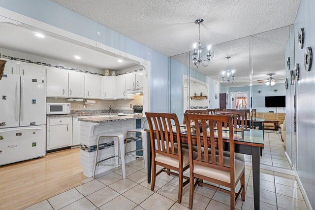 407 Pine Glen Lane B-1, Greenacres, FL 33463