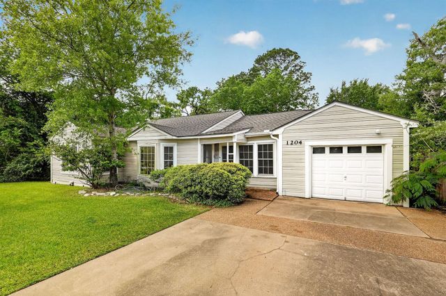 1204 Ashburn Avenue, College Station, TX 77840
