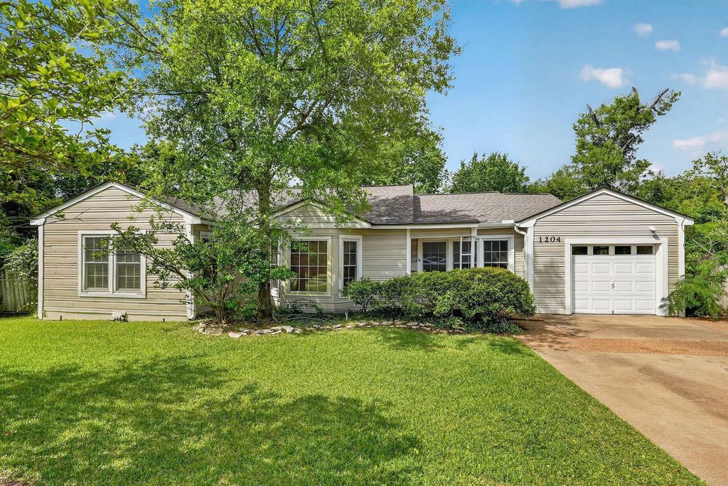 1204 Ashburn Avenue, College Station, TX 77840