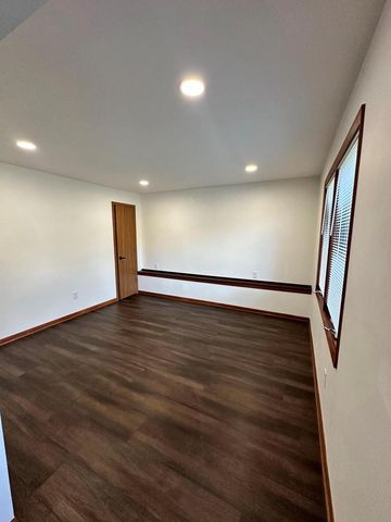 622 Lous WAY, Slinger, WI 53086