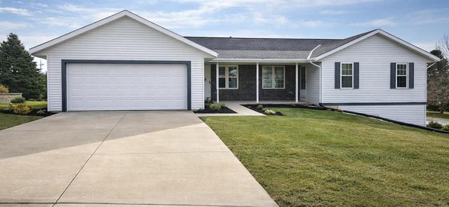 622 Lous WAY, Slinger, WI 53086