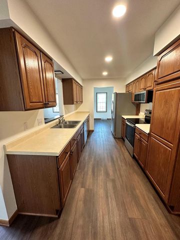 622 Lous WAY, Slinger, WI 53086