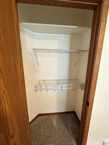 622 Lous WAY, Slinger, WI 53086