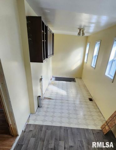 555 N JACKSON Street, Bushnell, IL 61422