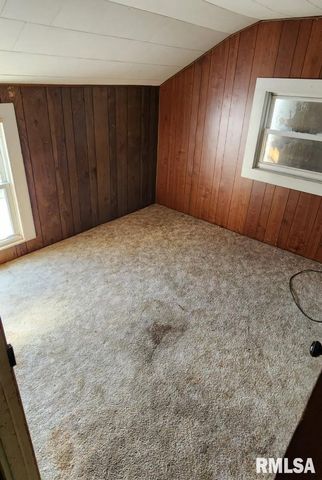 555 N JACKSON Street, Bushnell, IL 61422