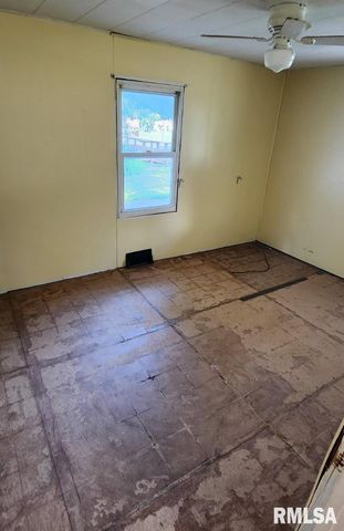 555 N JACKSON Street, Bushnell, IL 61422