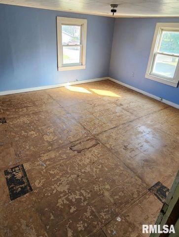 555 N JACKSON Street, Bushnell, IL 61422