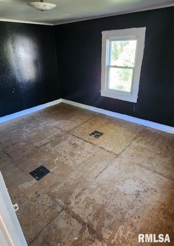 555 N JACKSON Street, Bushnell, IL 61422