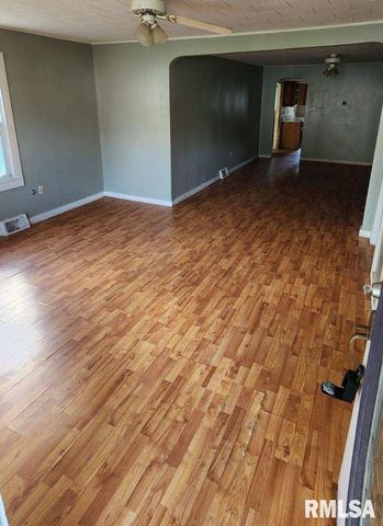 555 N JACKSON Street, Bushnell, IL 61422