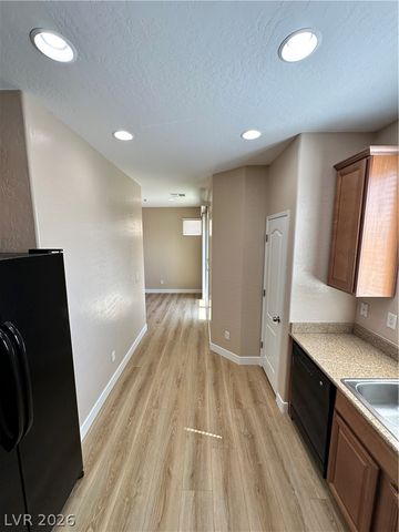 8146 Lake Chippewa Street, Las Vegas, NV 89113