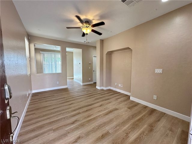 8146 Lake Chippewa Street, Las Vegas, NV 89113