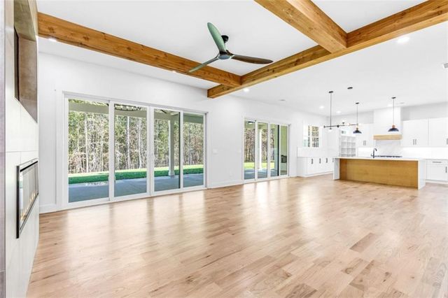 121 Forest Berry Court, Newnan, GA 30265