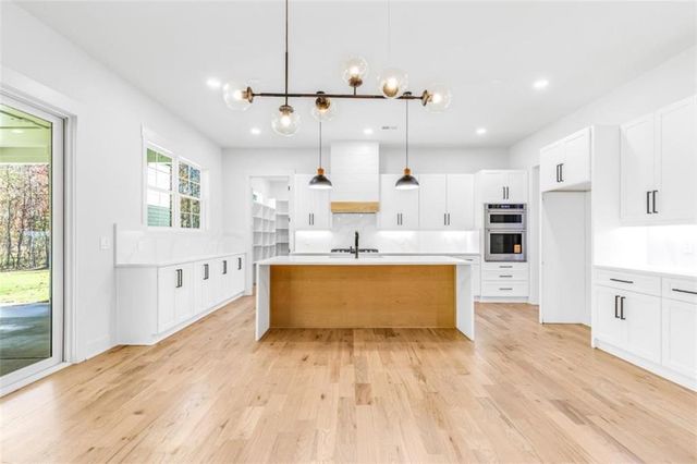 121 Forest Berry Court, Newnan, GA 30265