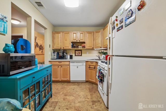 1702 Tanglewood Court, Helmetta, NJ 08828