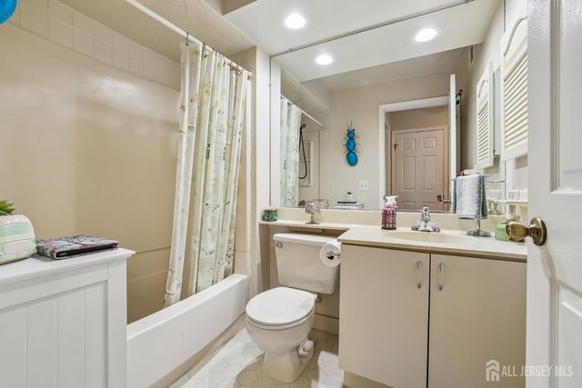 1702 Tanglewood Court, Helmetta, NJ 08828