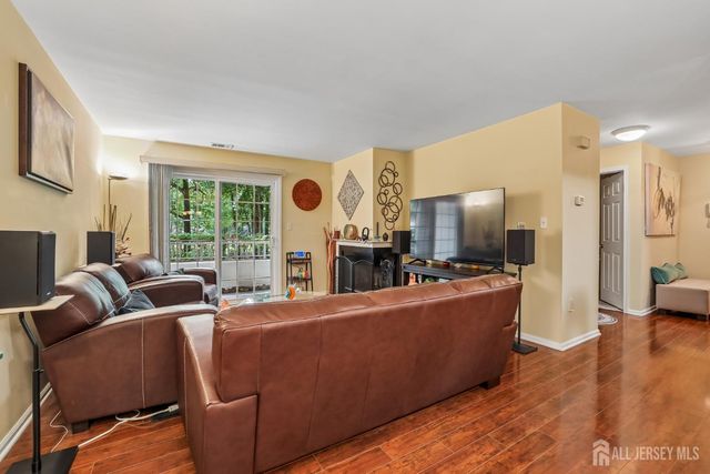 1702 Tanglewood Court, Helmetta, NJ 08828
