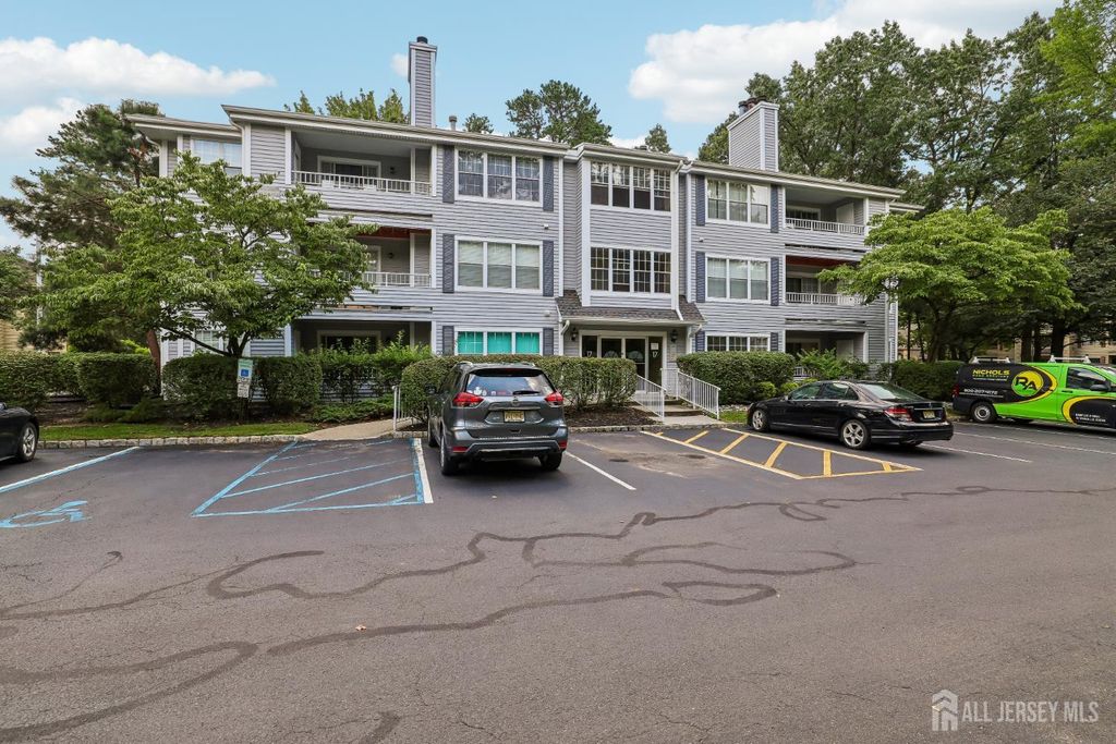 1702 Tanglewood Court, Helmetta, NJ 08828
