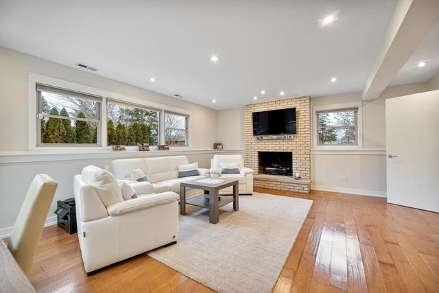 1060 Judy Drive, Elk Grove Village, IL 60007