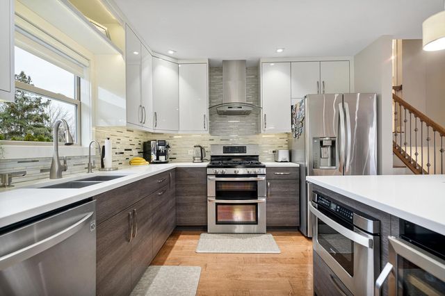 1060 Judy Drive, Elk Grove Village, IL 60007